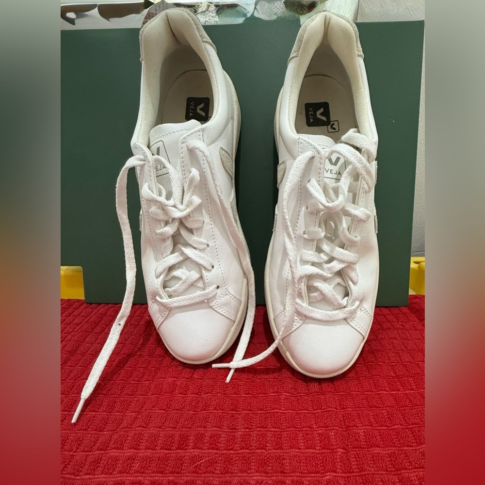 Veja - URCA CWL White/ Natural Leather Sneakers Women's Size US 9.5 - Picture 1 of 9